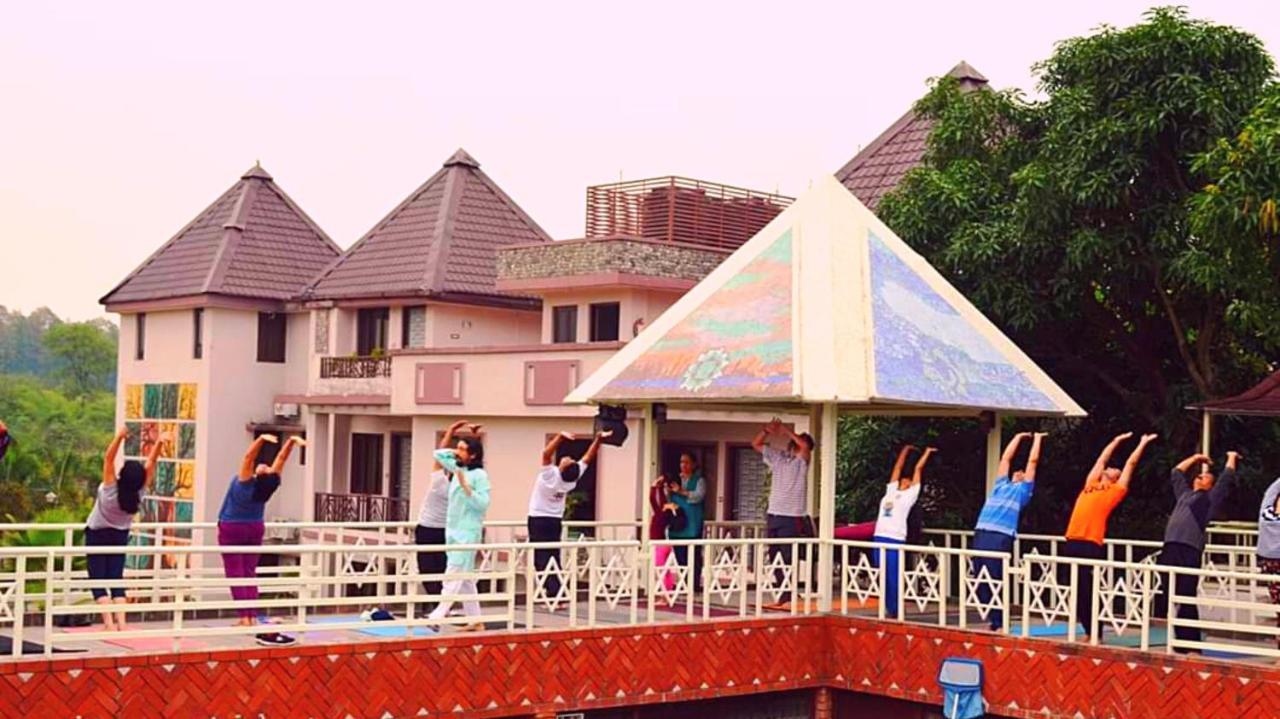 דהראדון Pyramid Home Divine - A Wellness Resort מראה חיצוני תמונה