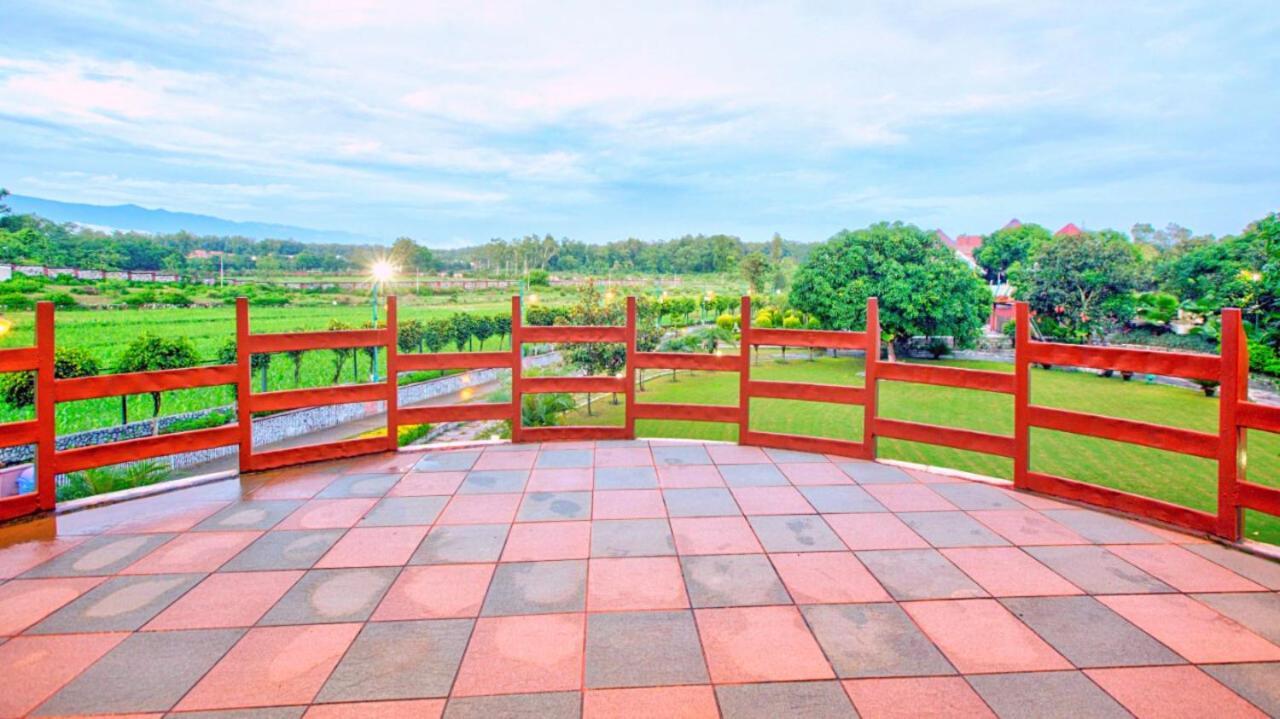 דהראדון Pyramid Home Divine - A Wellness Resort מראה חיצוני תמונה